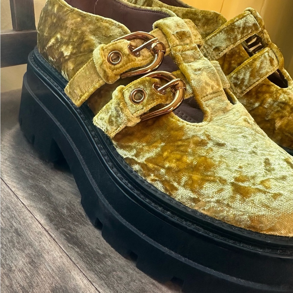 Circus by Sam Edelman Gold Velvet Platform Mary Jane Shoes - Picture 2 of 4